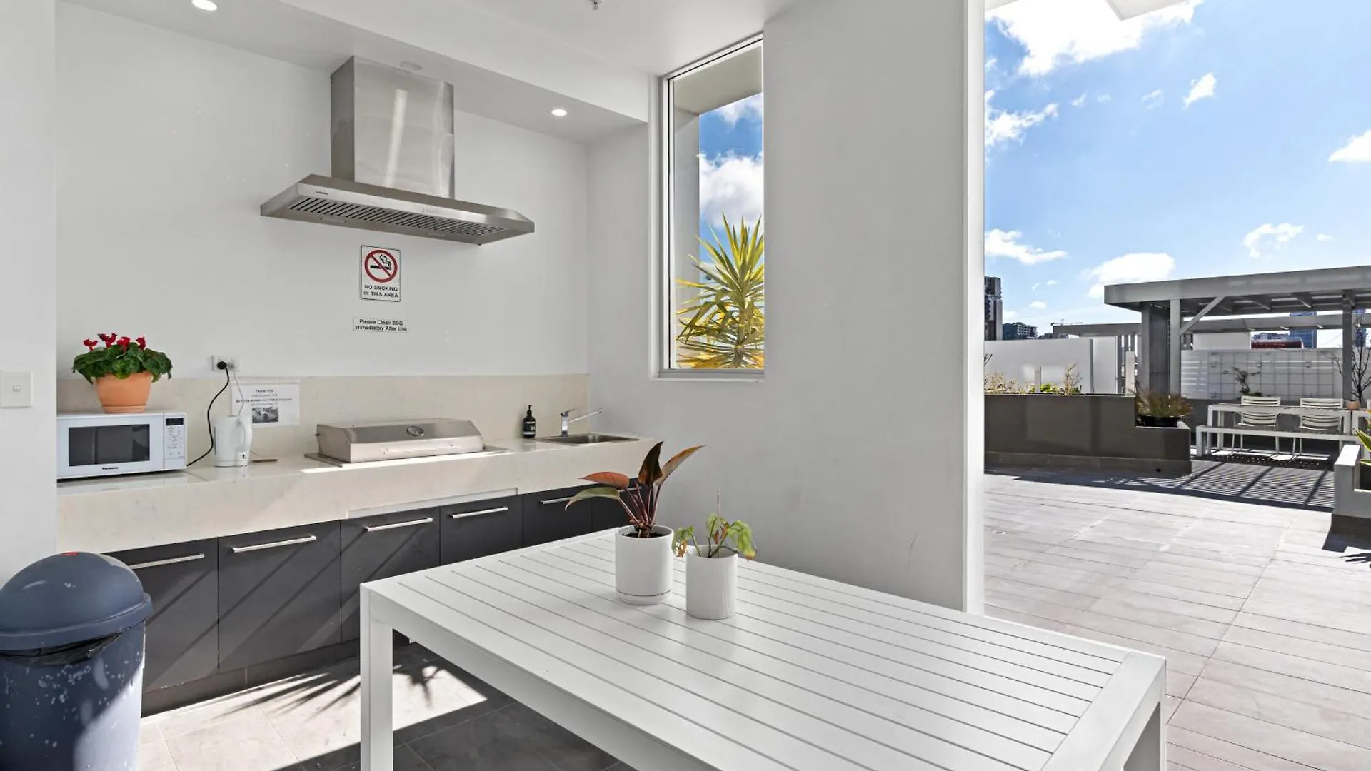 Parkland Vista Luxury Retreat Apartment Adelaide
